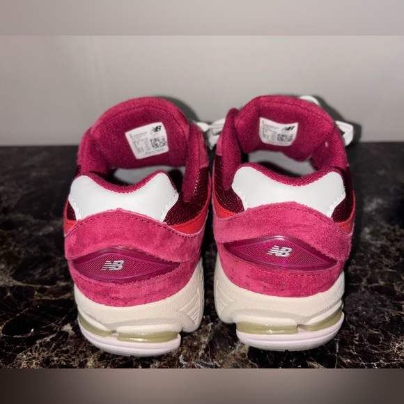 New Balance 2002R - Picture 4 of 6